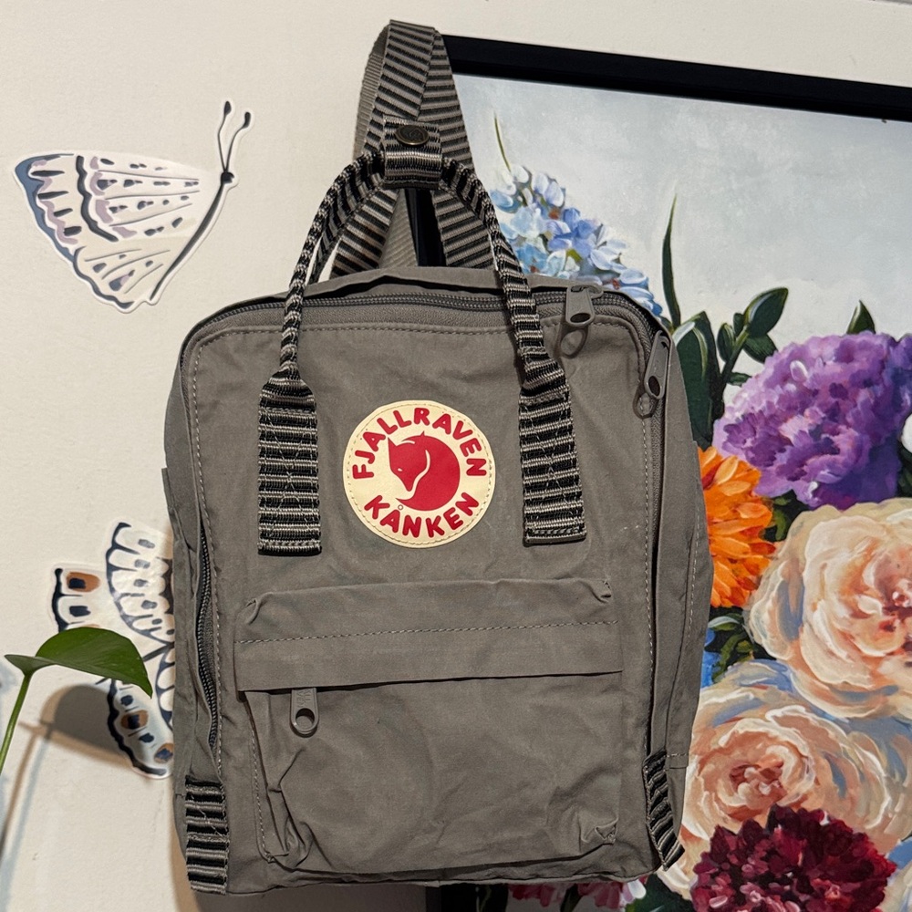 Fjallraven Kånken Gray mini Backpack
